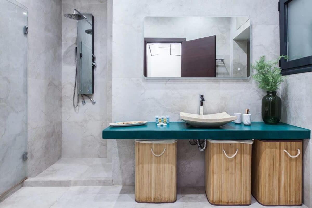 Beautiful Elegant Next To Monastiraki Apartment Athens