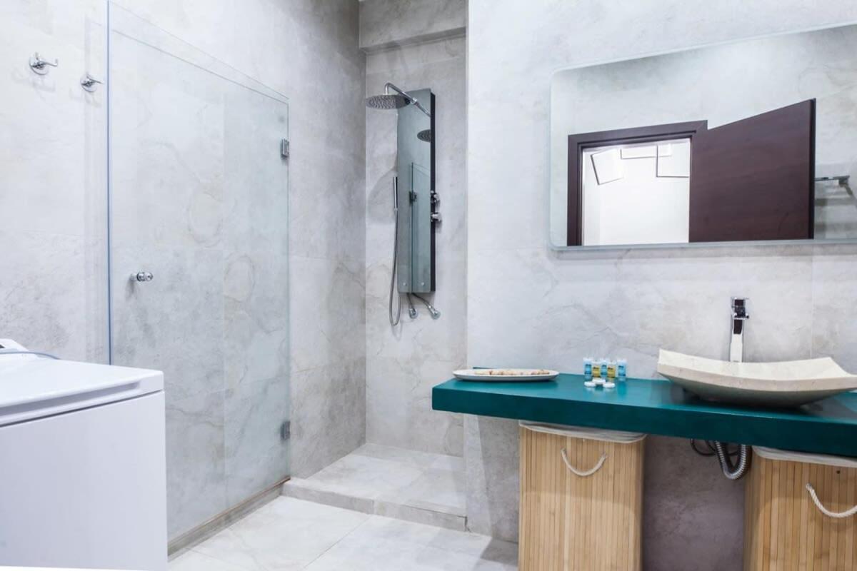 Beautiful Elegant Next To Monastiraki *